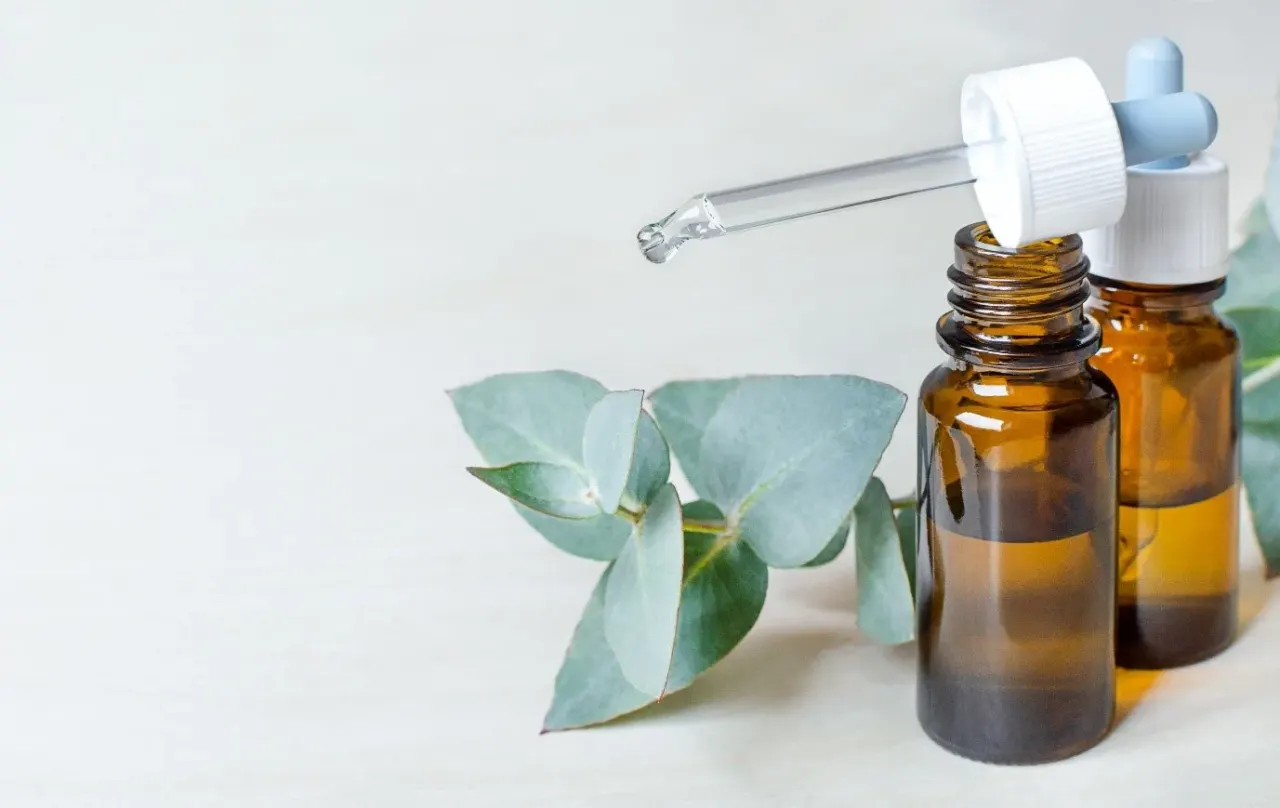 Essentials-oils-for-Dandruff