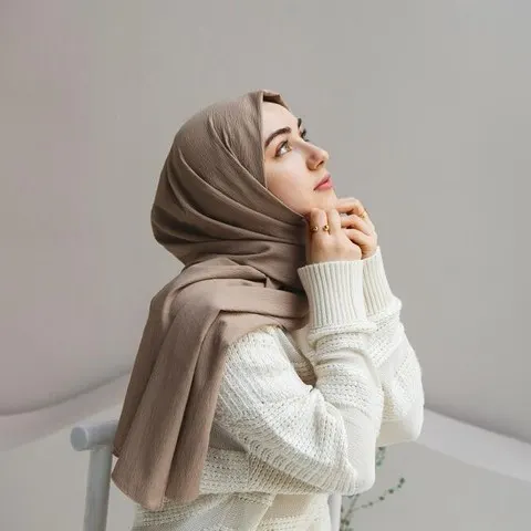 Bebas Masalah Bau Kulit Kepala: Solusi Rambut Segar Seharian Walau Berhijab